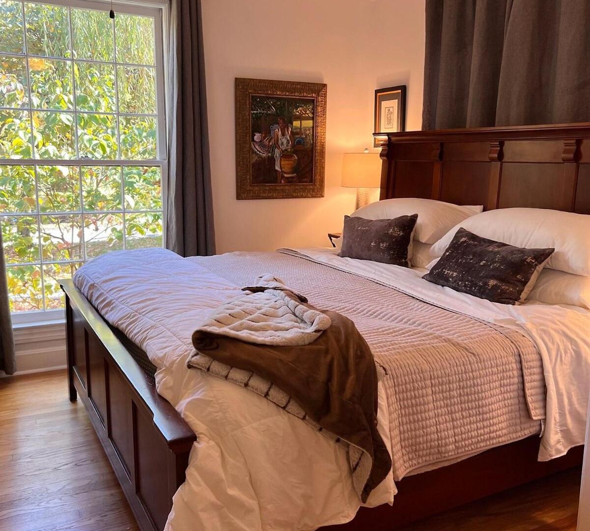 Cozy Retreat In Upscale Hills In West Apartment