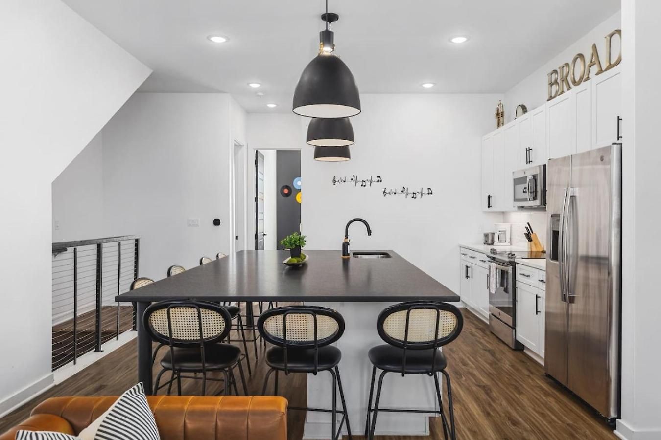 Two Adjacent Homes Sleeps 24 Only 3 Miles To Broadway *