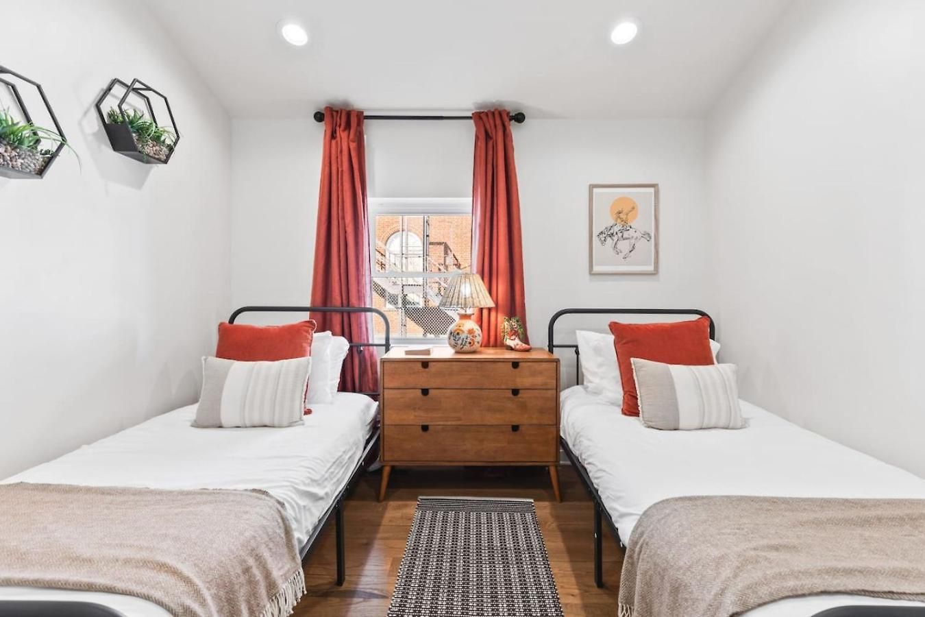 Holiday home Vibrant Multi Building That Sleeps 48 With 7 Units Nashville