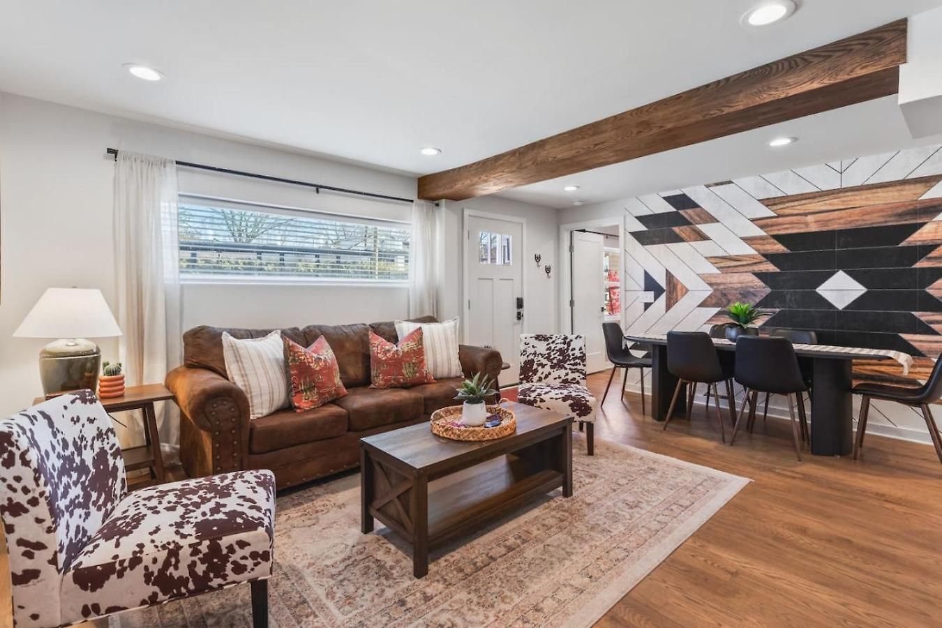 Vibrant Multi Building That Sleeps 48 With 7 Units