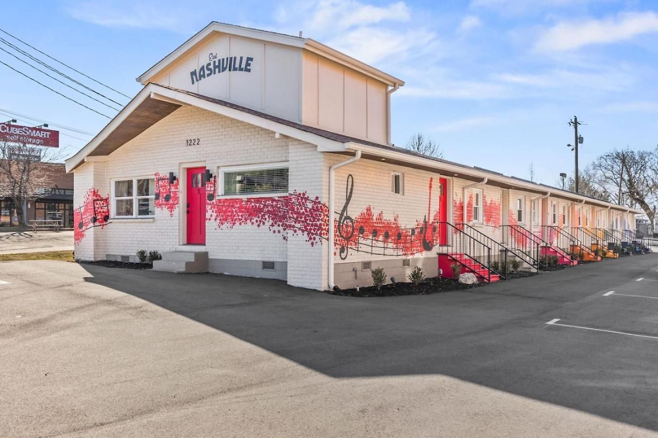 Vibrant Multi Building That Sleeps 48 With 7 Units Nashville