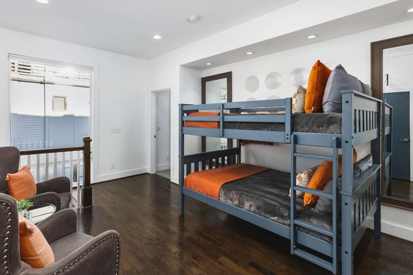 Two Adjacent Homes In 12 South And Belmont Area Sleeps 20 People *
