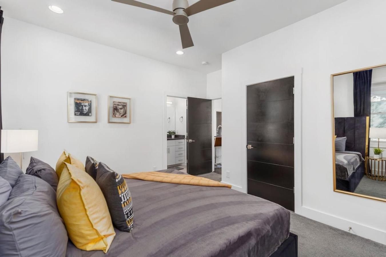 Holiday home Two Adjacent Homes In 12 South And Belmont Area Sleeps 20 People