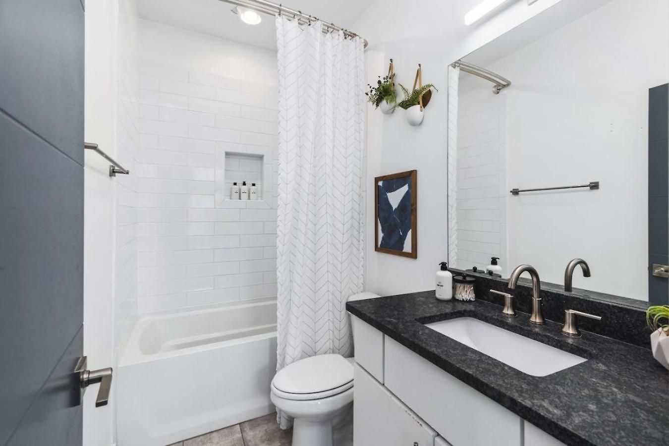 Two Adjacent Homes In 12 South And Belmont Area Sleeps 20 People