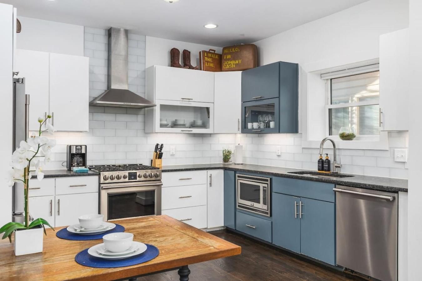 Two Adjacent Homes In 12 South And Belmont Area Sleeps 20 People *