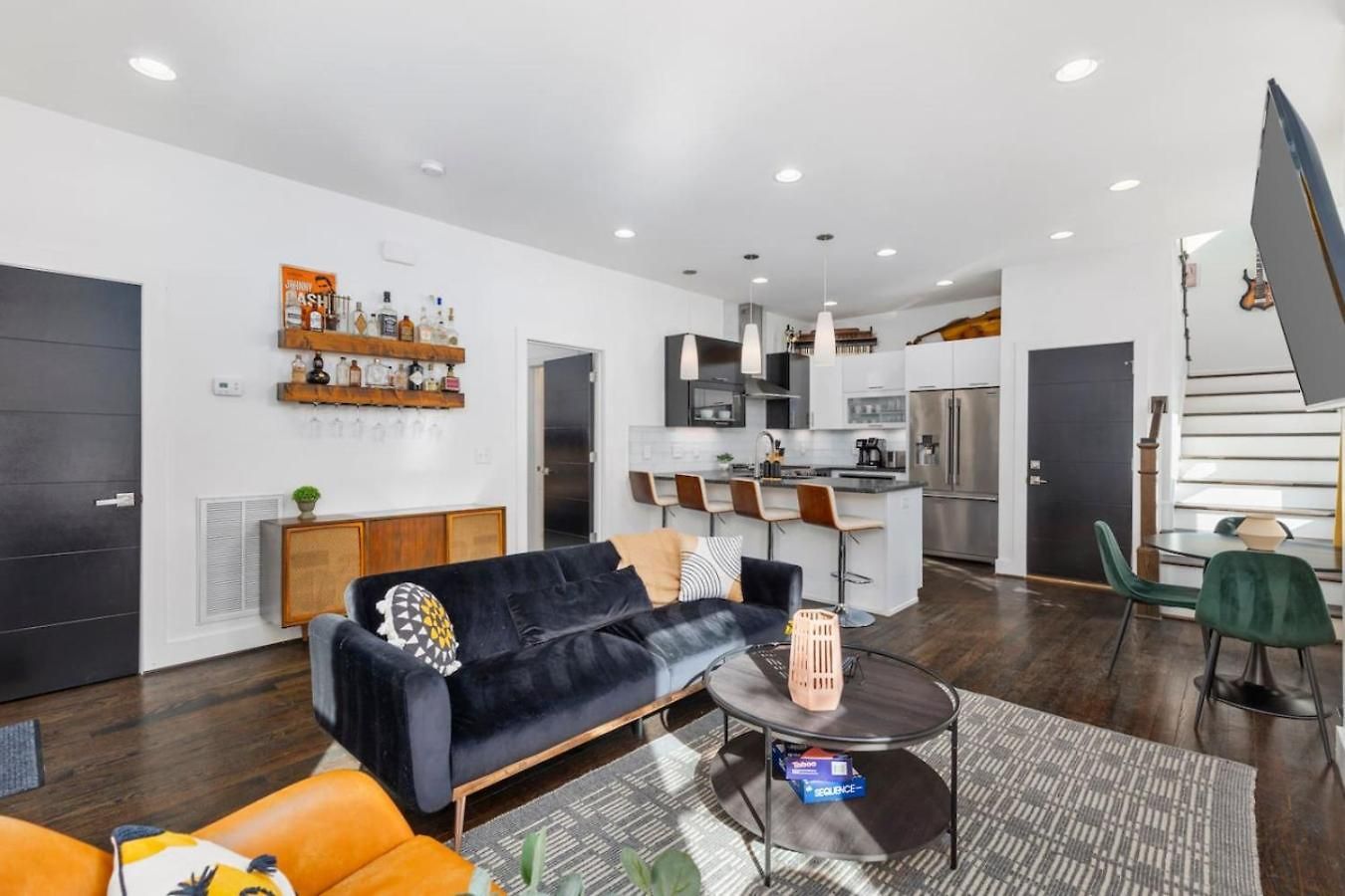 Two Adjacent Homes In 12 South And Belmont Area Sleeps 20 People Holiday home Nashville