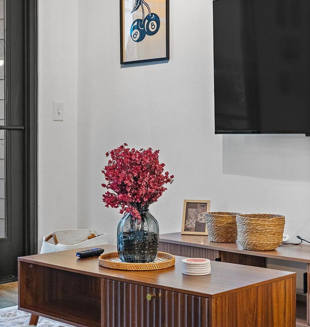Mid-century Charm In Midtown *