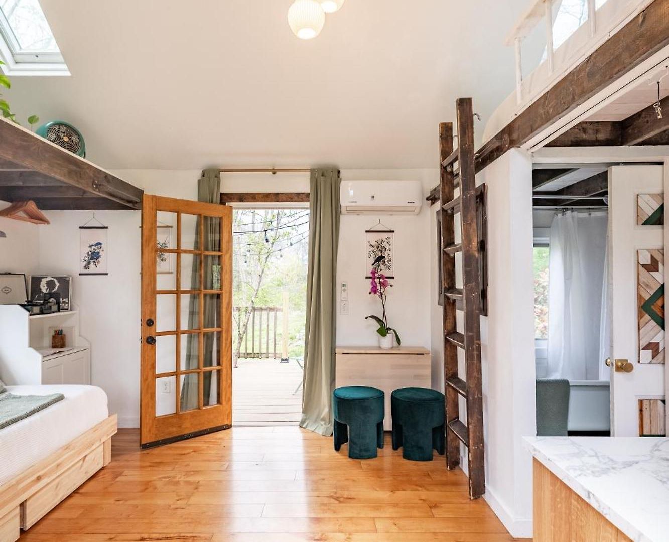 Holiday home Dreamy Tiny House With Hot Tub And Garden Patio