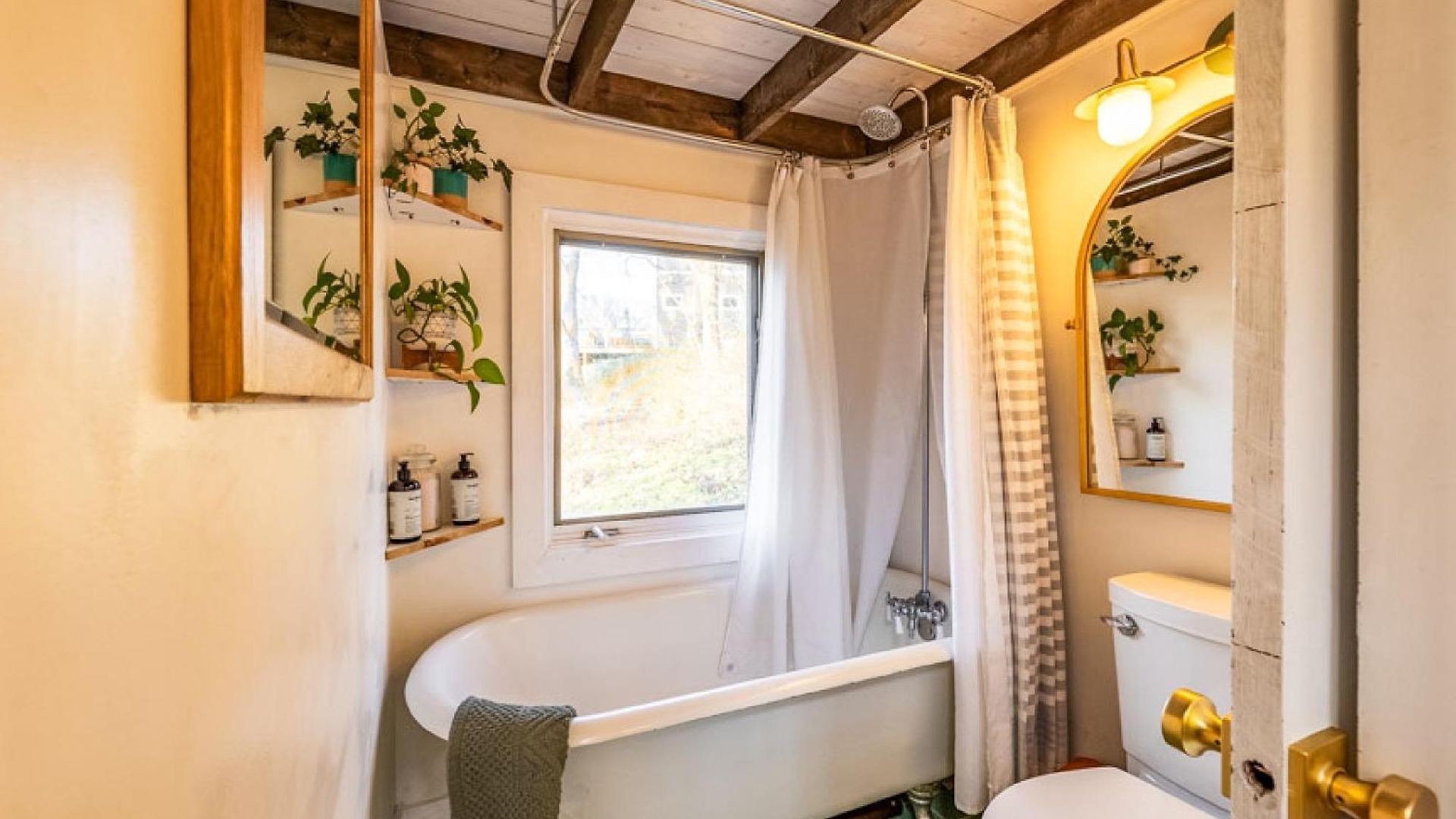 Holiday home Dreamy Tiny House With Hot Tub And Garden Patio
