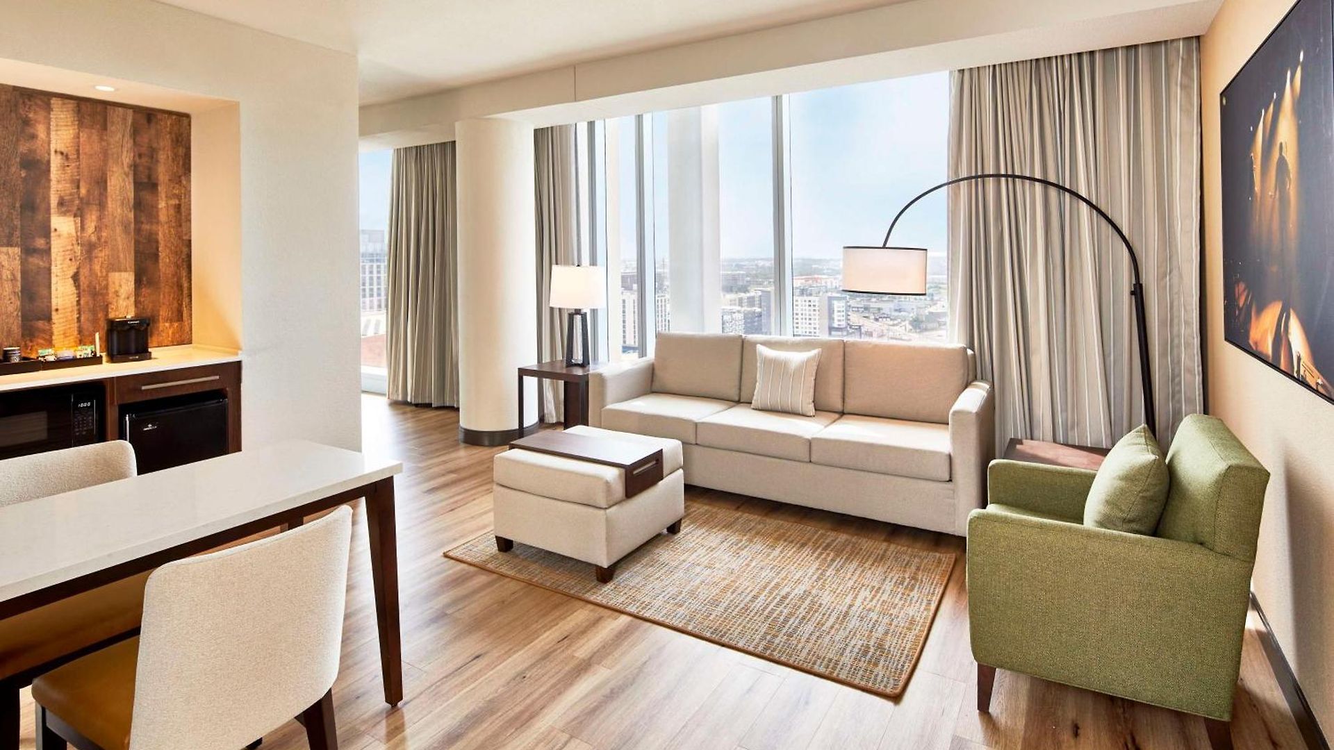 Hotel Embassy By Hilton Downtown 4*