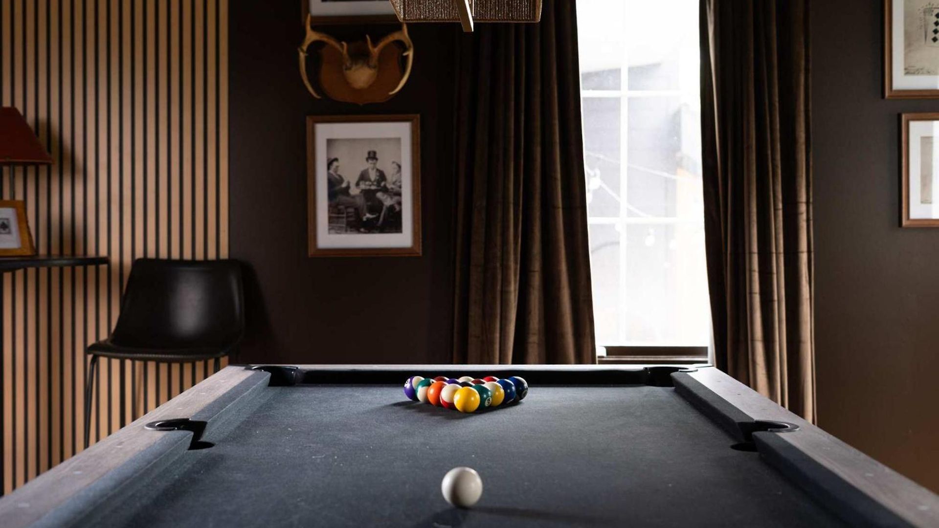The Gambler - Pool Table Rooftop With Firepit