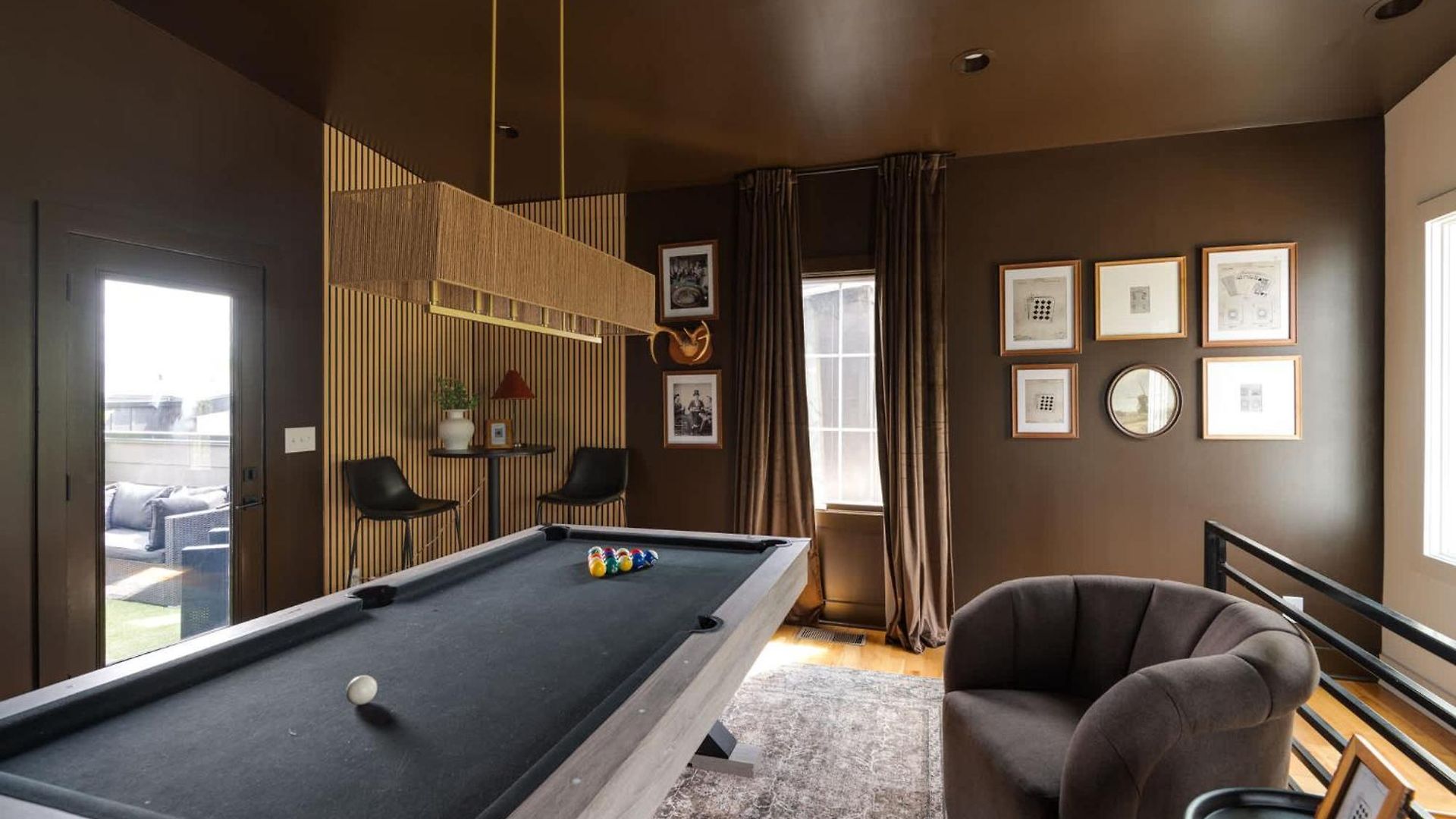 The Gambler - Pool Table Rooftop With Firepit