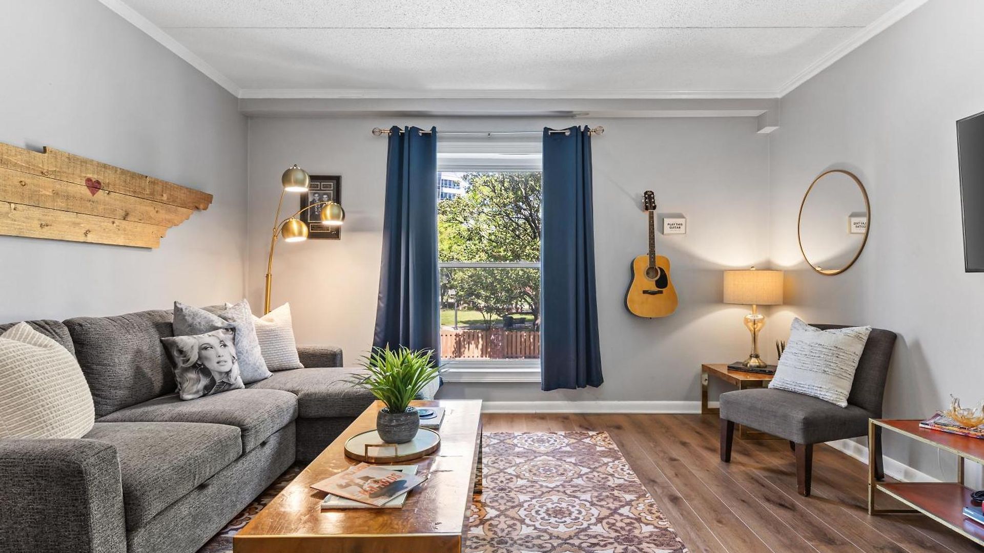 Famous Music Row 1 Bedroom With Free Parking And Pool * Nashville