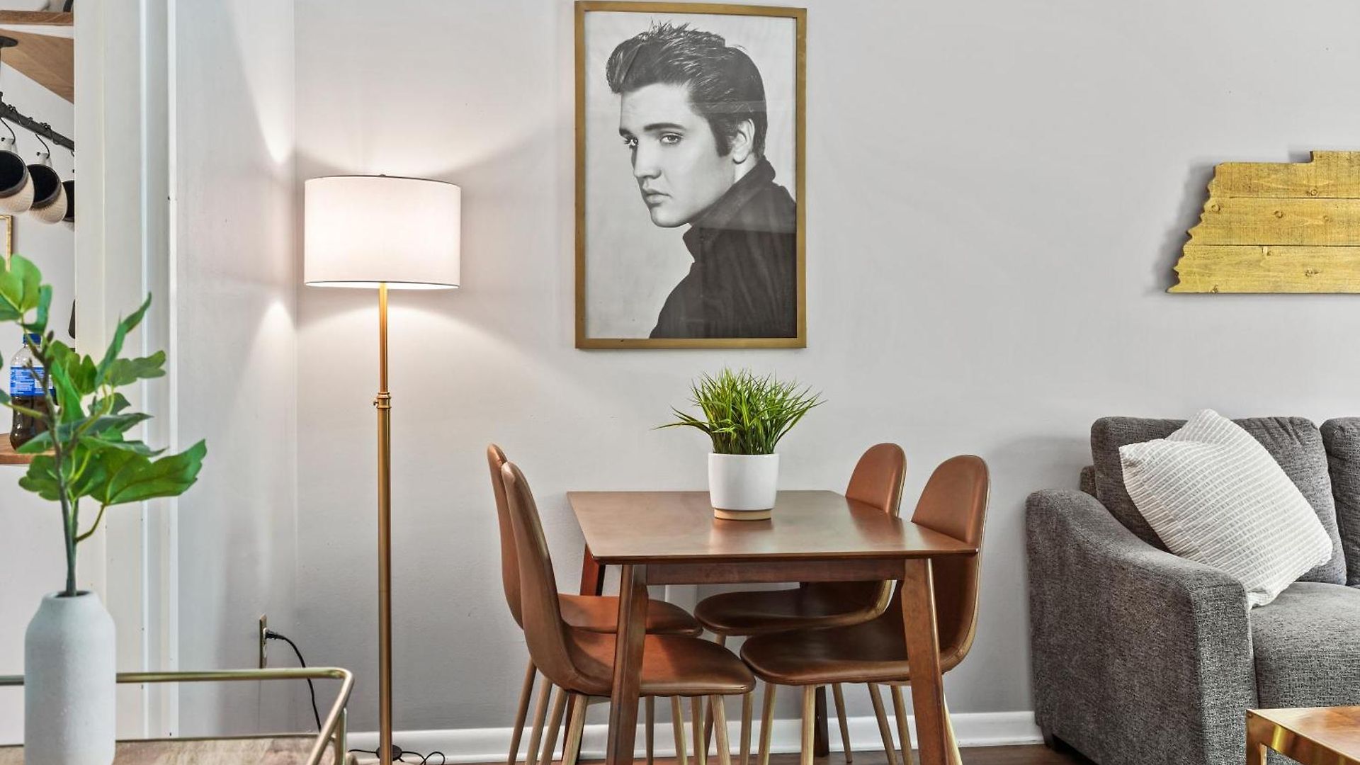 Famous Music Row 1 Bedroom With Free Parking And Pool Holiday home *