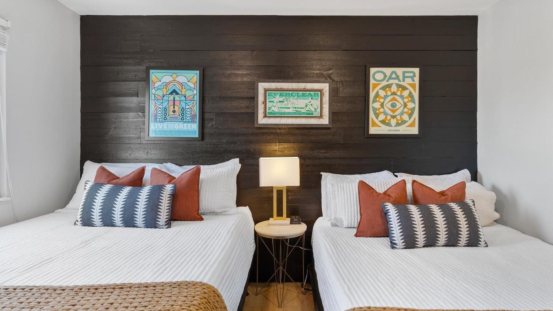 Oasis Walk To Broadway With Pool, Parking, Gym And Patio