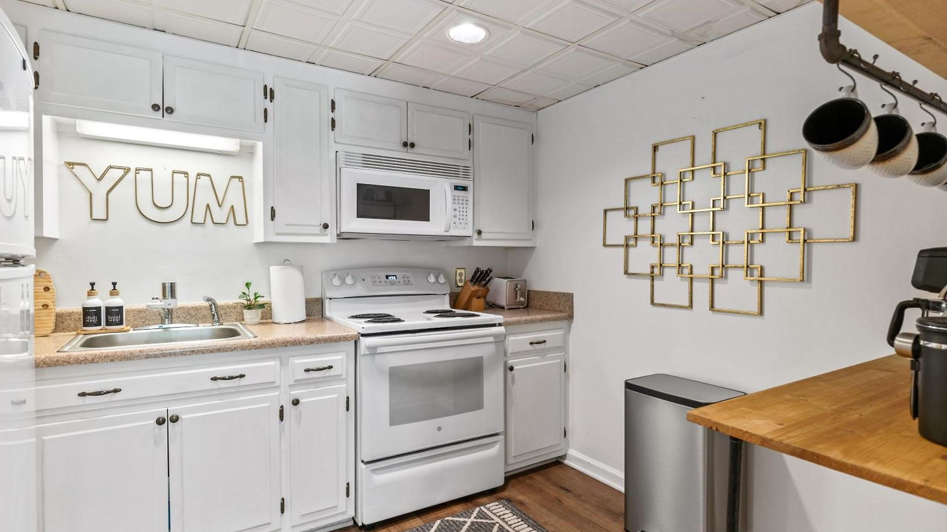 Famous Music Row 1 Bedroom With Free Parking And Pool