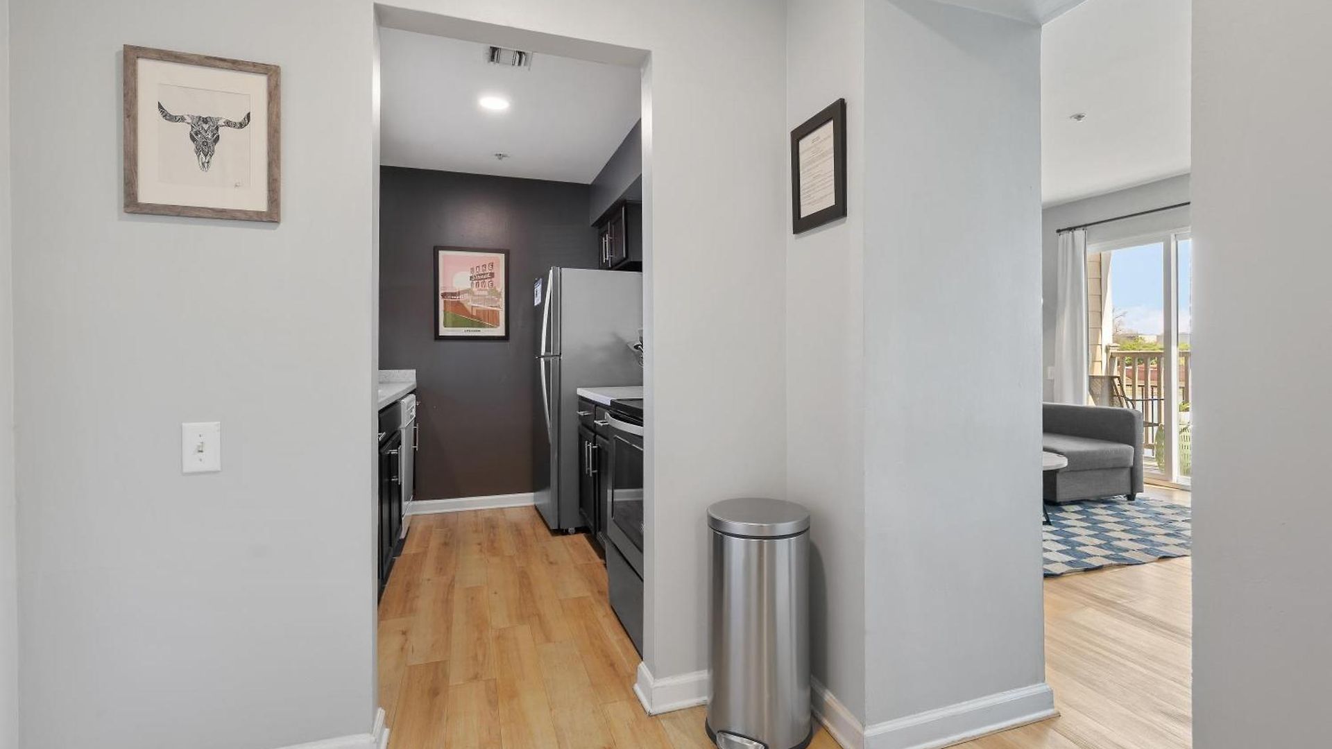 Oasis Walk To Broadway With Pool, Parking, Gym And Patio Apartment *