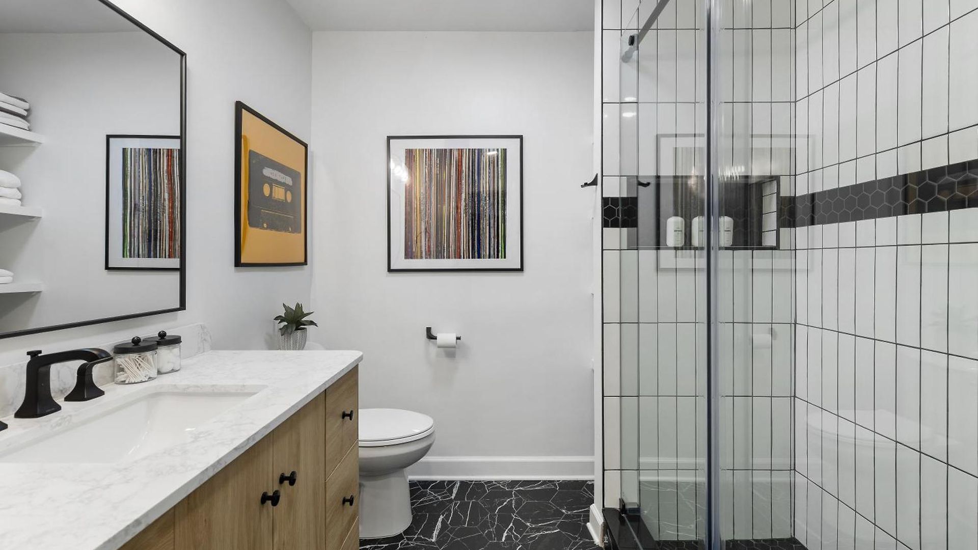 Oasis Walk To Broadway With Pool, Parking, Gym And Patio Nashville