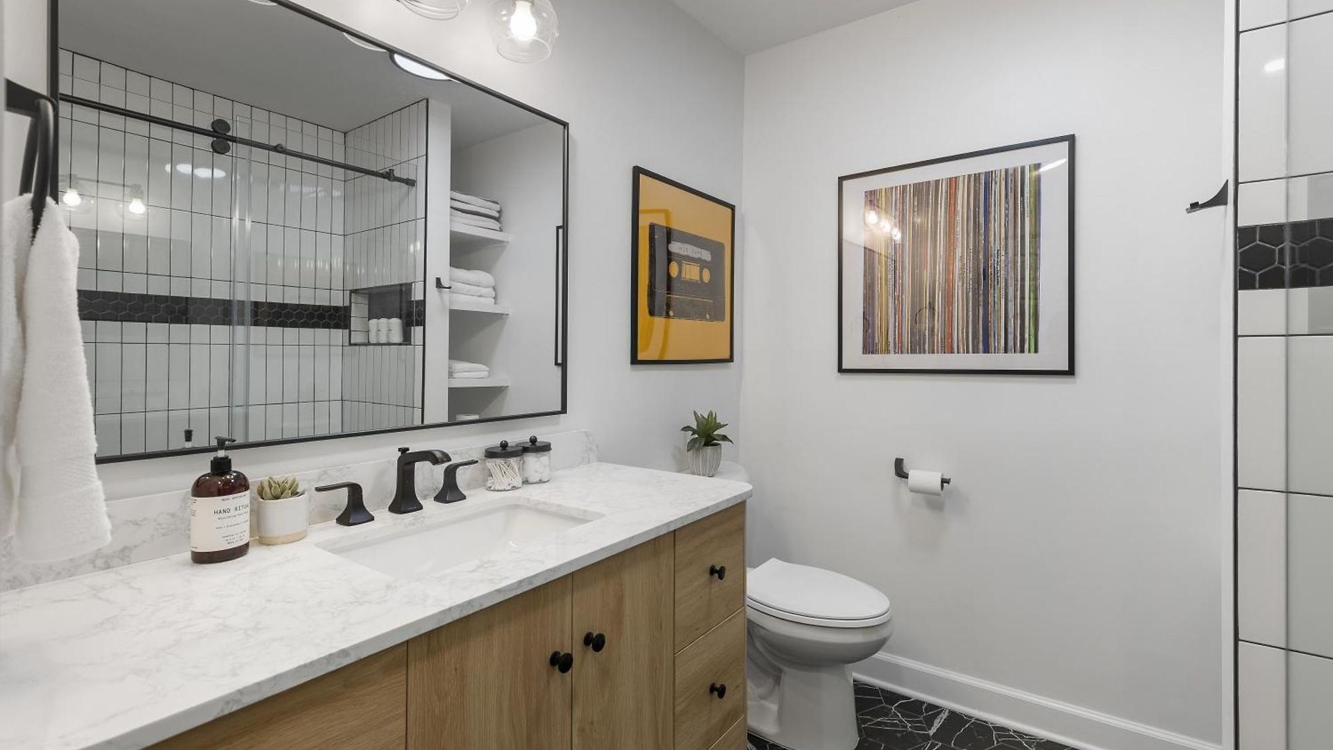 Oasis Walk To Broadway With Pool, Parking, Gym And Patio Apartment