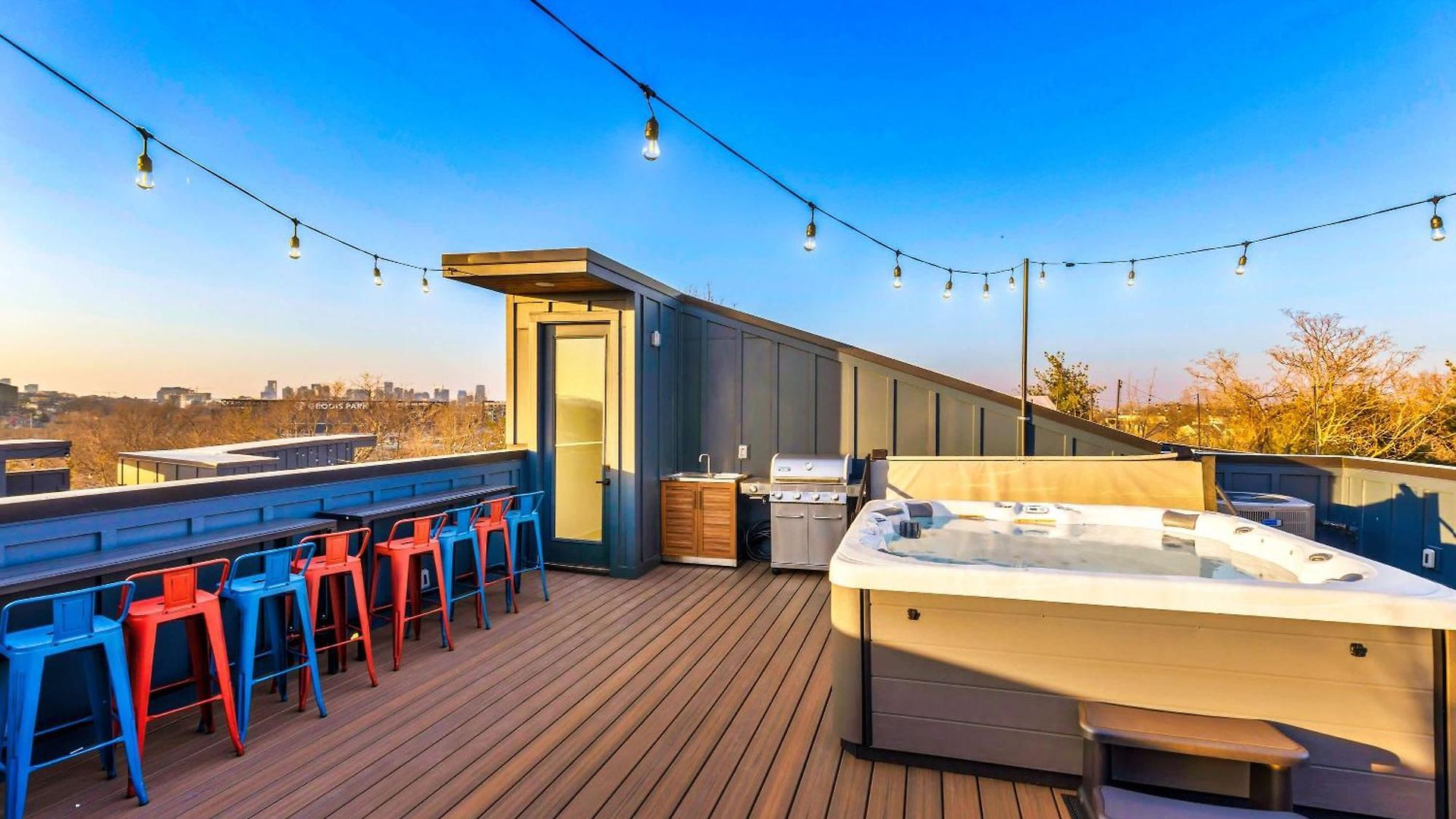 Holiday home Luxury Hot Tub & Rooftop Deck Downtown