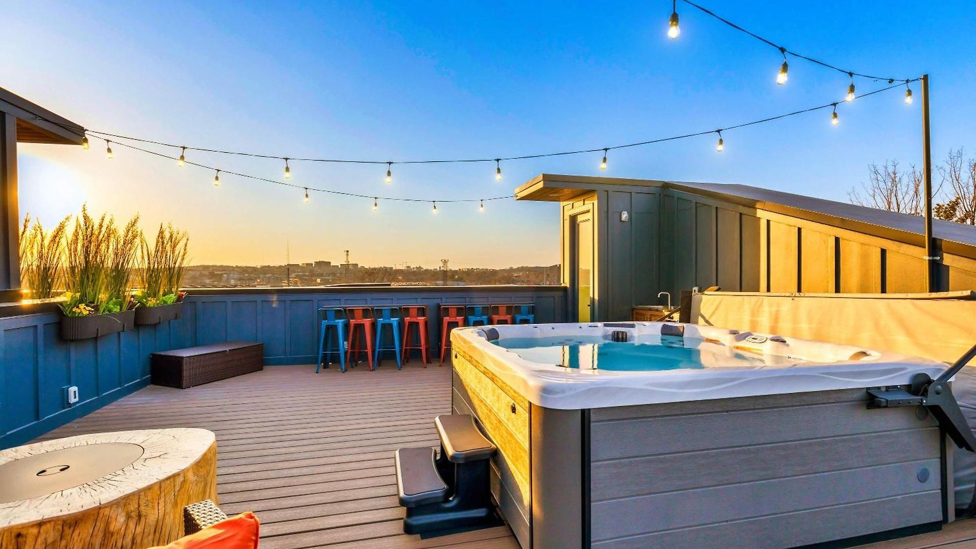 Holiday home Luxury Hot Tub & Rooftop Deck Downtown