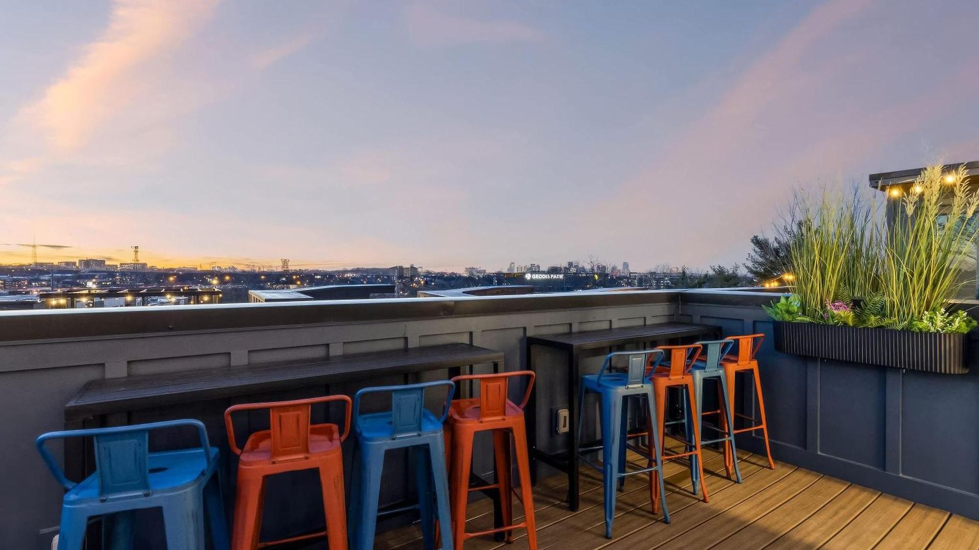 Rooftop Hot Tub Game Barrel Sauna * Nashville