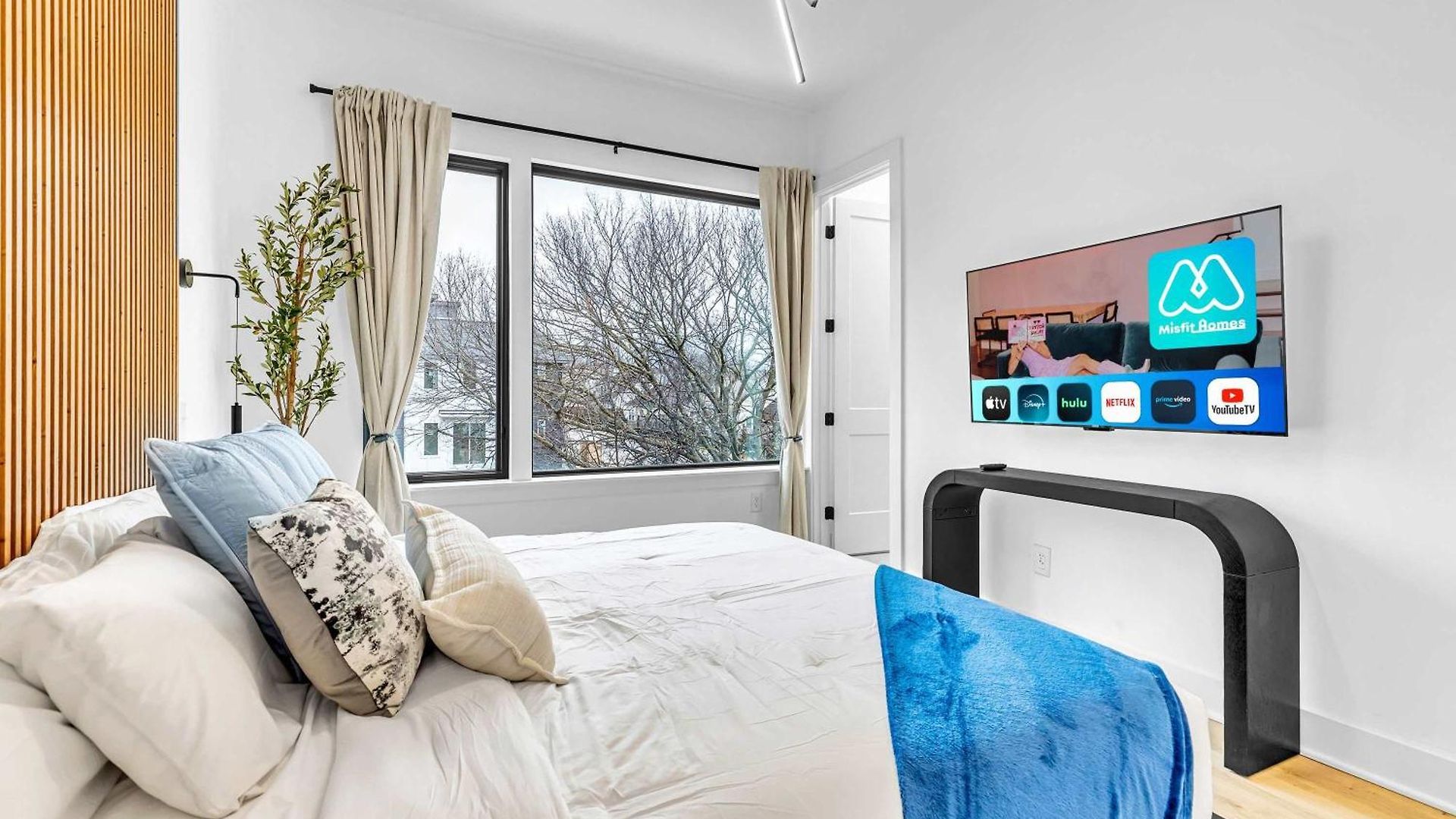 Holiday home Luxury Hot Tub & Rooftop Deck Downtown *