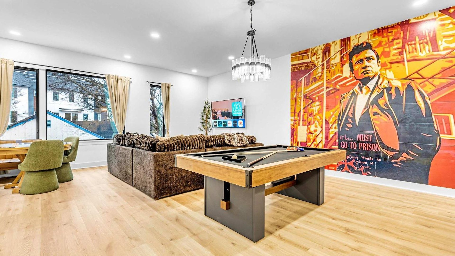 Luxury Hot Tub & Rooftop Deck Downtown *
