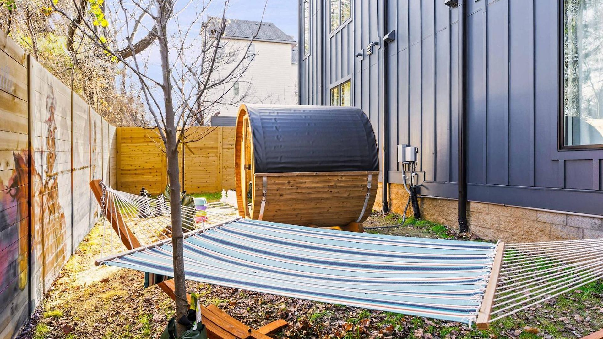 Rooftop Deck Hot Tub & Game In *