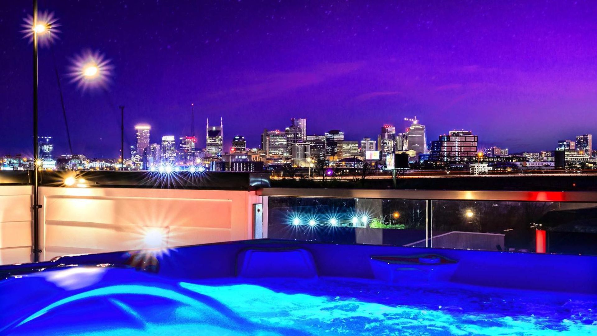 Double Rooftop Decks Hot Tub Karaoke Holiday home Nashville
