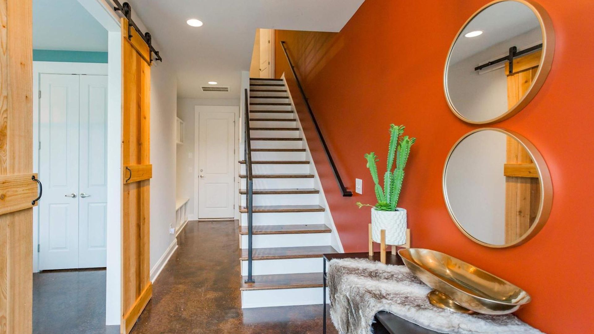 2 Chic Townhomes Near Geodis Sleeps 22 * Nashville