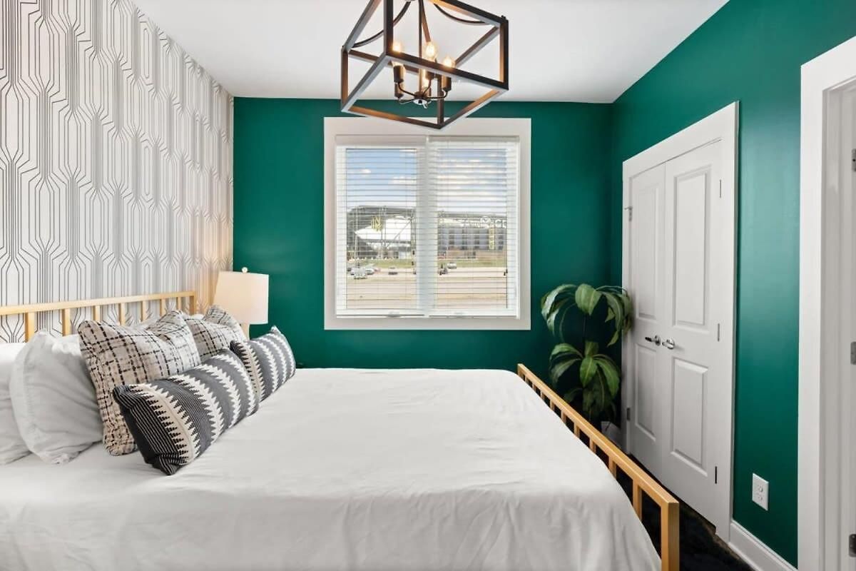 2 Chic Townhomes Near Geodis Sleeps 22 * Nashville