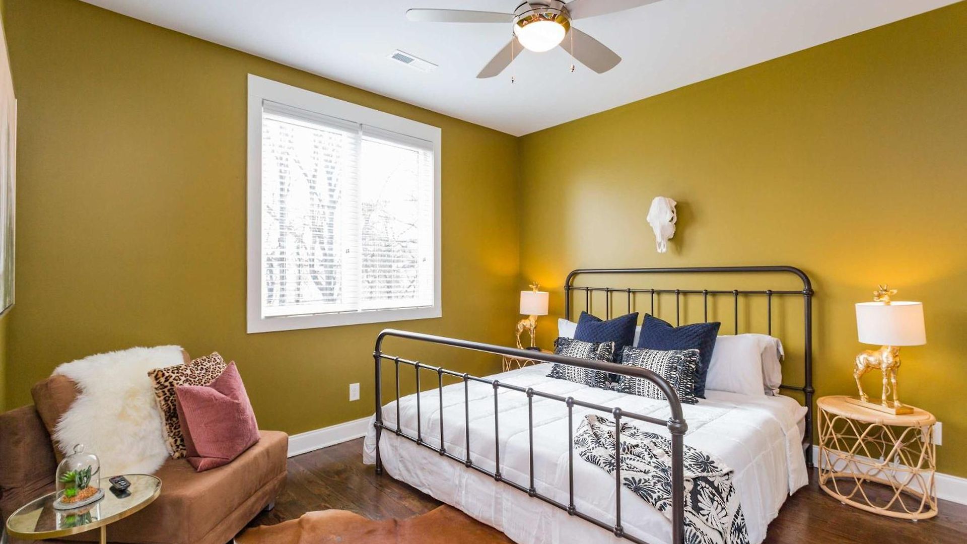 Holiday home 2 Chic Townhomes Near Geodis Sleeps 22 *