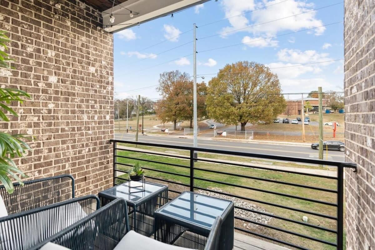 Holiday home 2 Chic Townhomes Near Geodis Sleeps 22