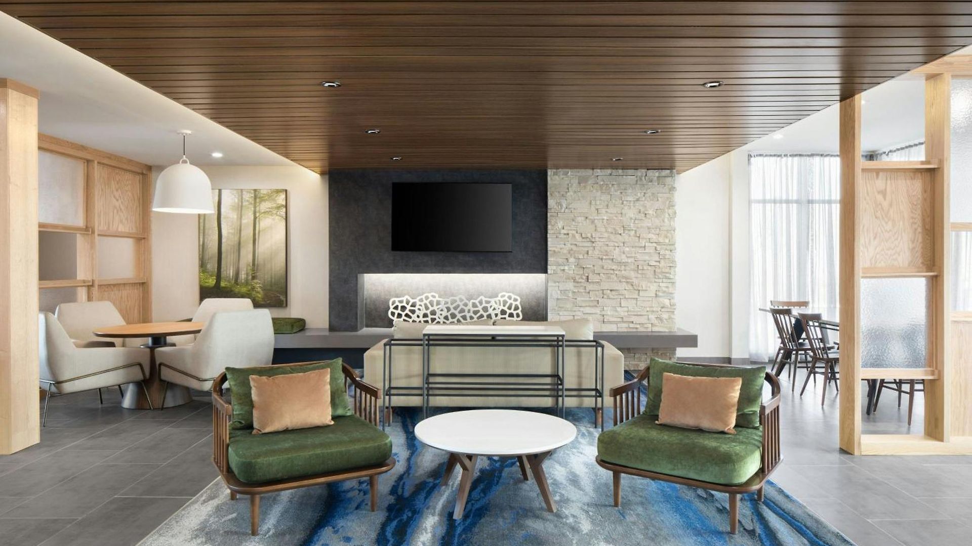 Fairfield By Marriott & Bellevue Hotel 3*