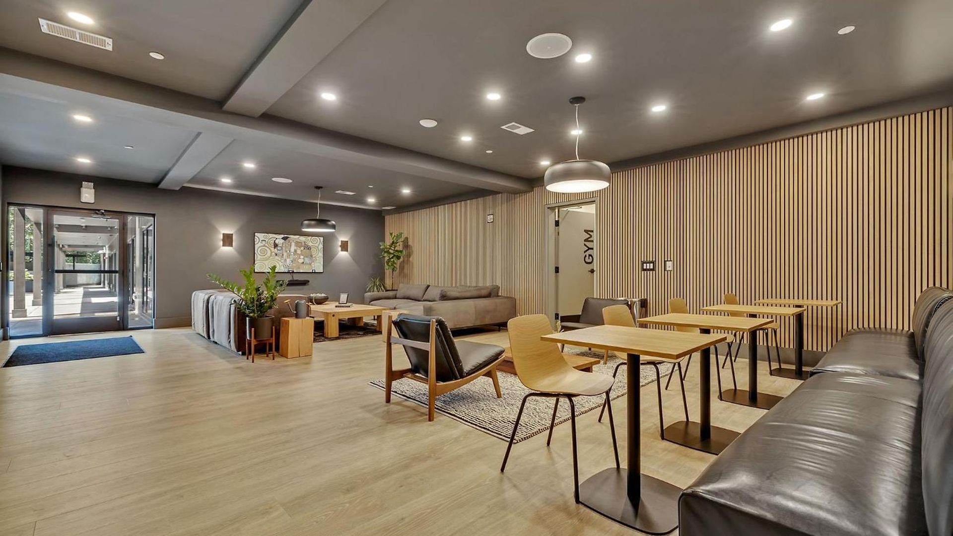 The Gibson- Pool/gym/parking, Walk To Broadway Holiday home Nashville
