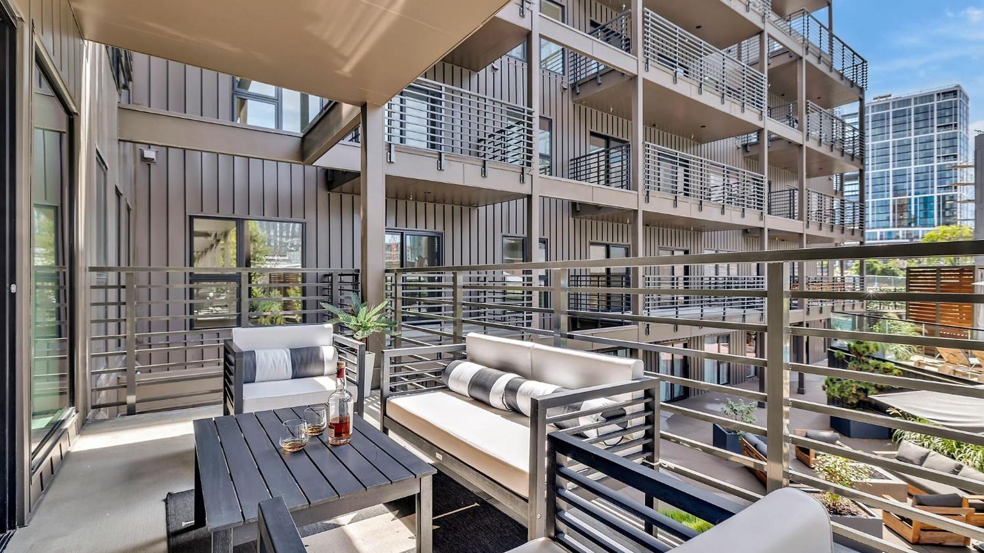The Gibson- Pool/gym/parking, Walk To Broadway Holiday home