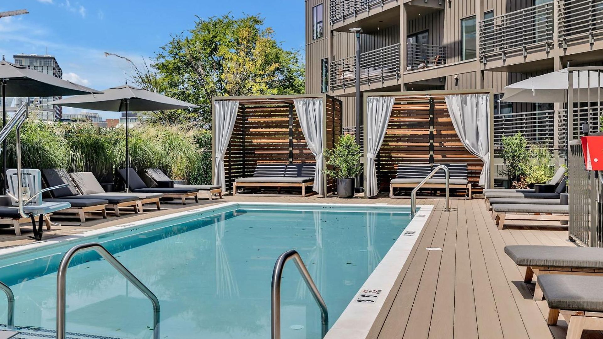 The Gibson- Pool/gym/parking, Walk To Broadway Holiday home *