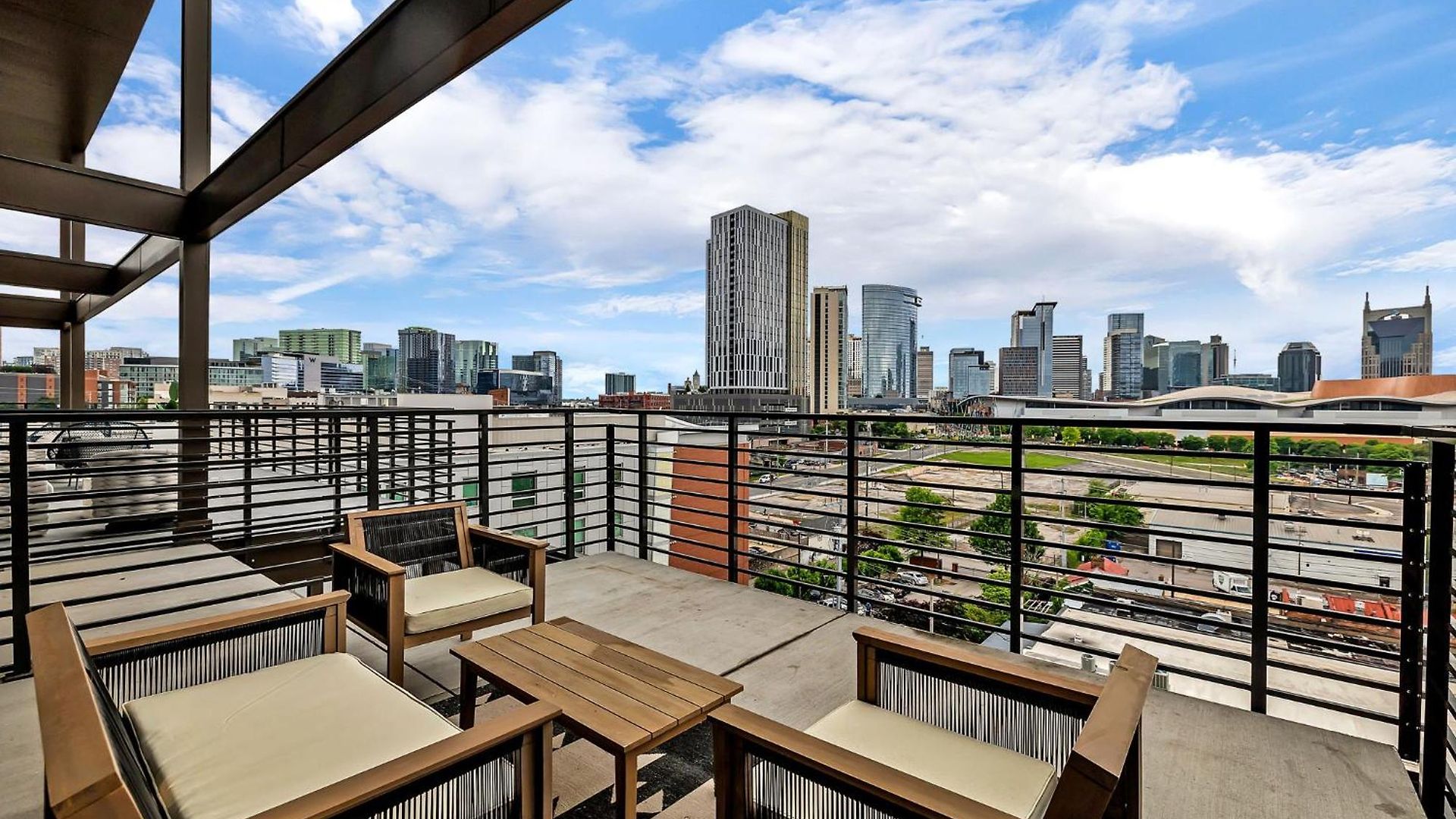 Beverly Nash Downtown, Incredible Skyline Views, Walk To Broadway! Holiday home *