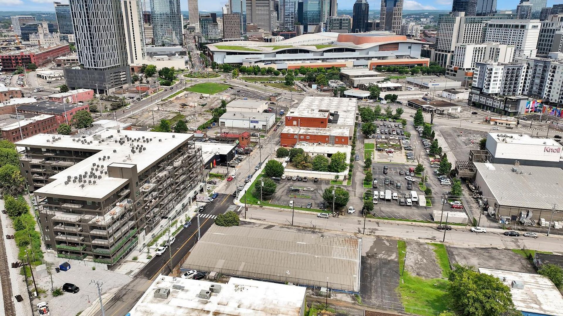 Walk To Downtown Nash From The Speakeasy Pool, Gym, Parking And More, Amazing Location