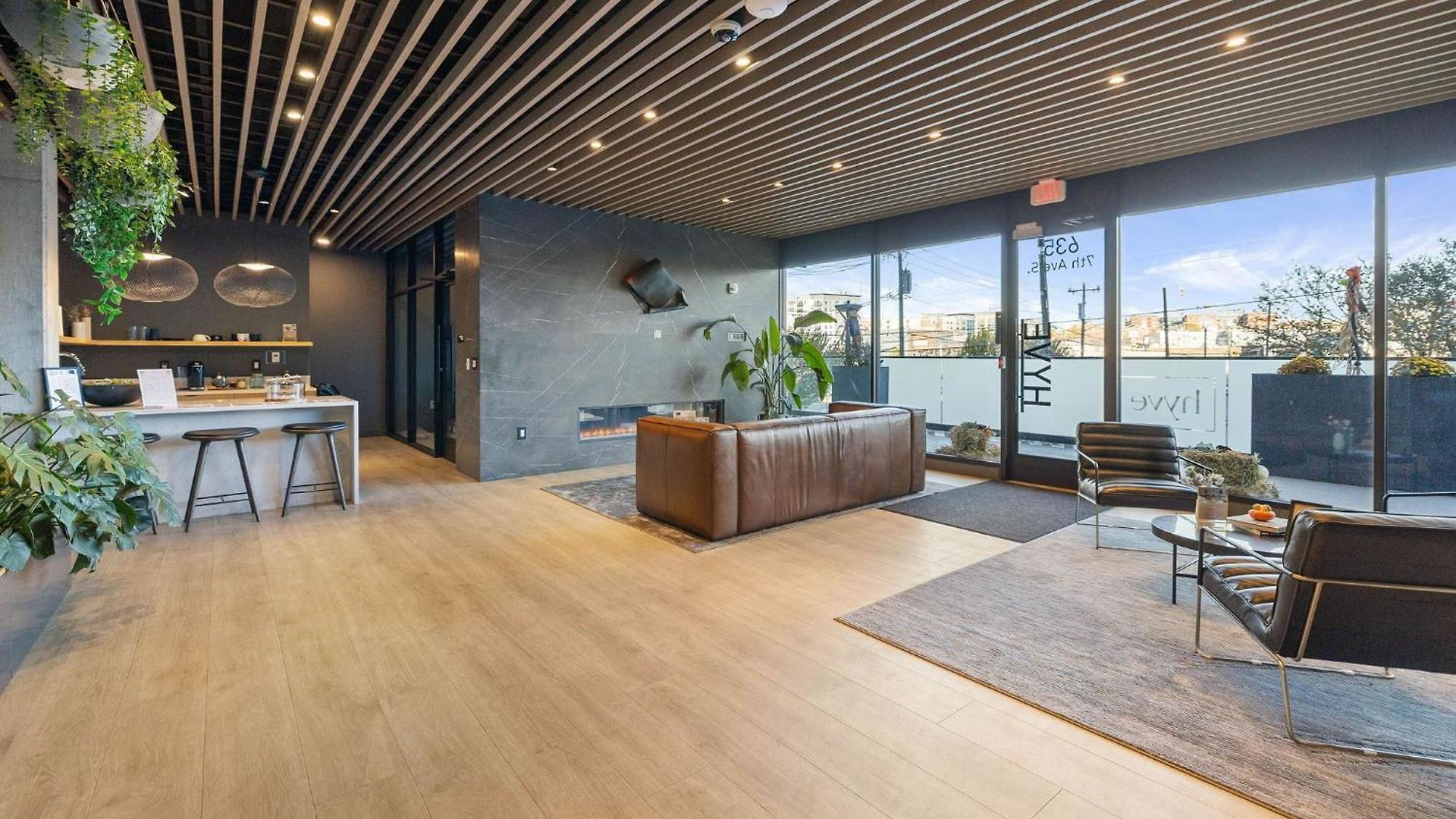 Walk To Downtown Nash From The Speakeasy Pool, Gym, Parking And More, Amazing Location Holiday home Nashville