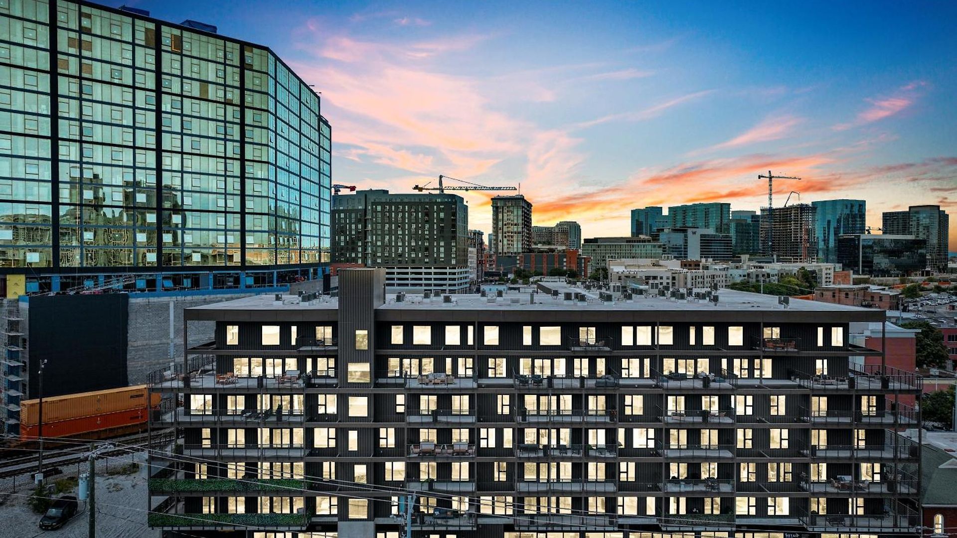 Holiday home Walk To Downtown Nash From The Speakeasy Pool, Gym, Parking And More, Amazing Location *