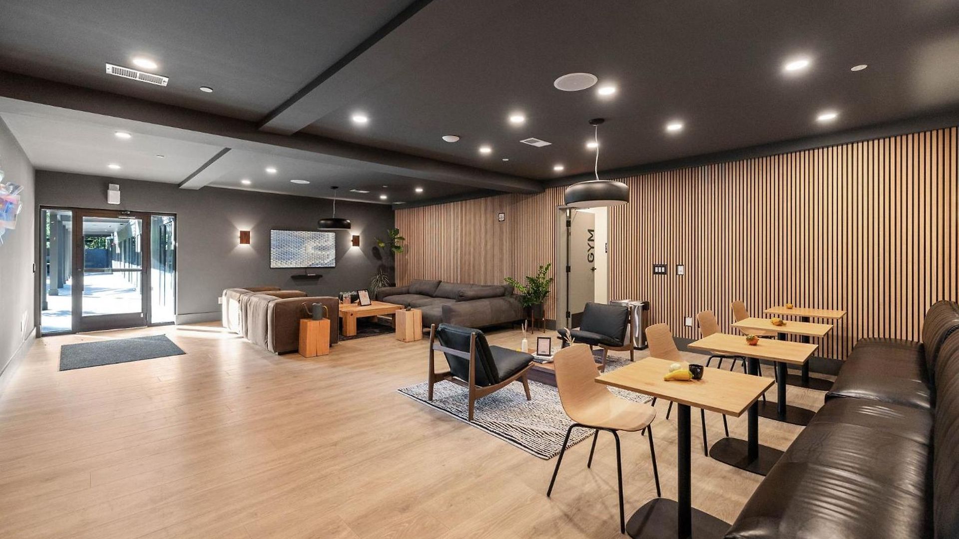 Walk To Downtown Nash From The Speakeasy Pool, Gym, Parking And More, Amazing Location *