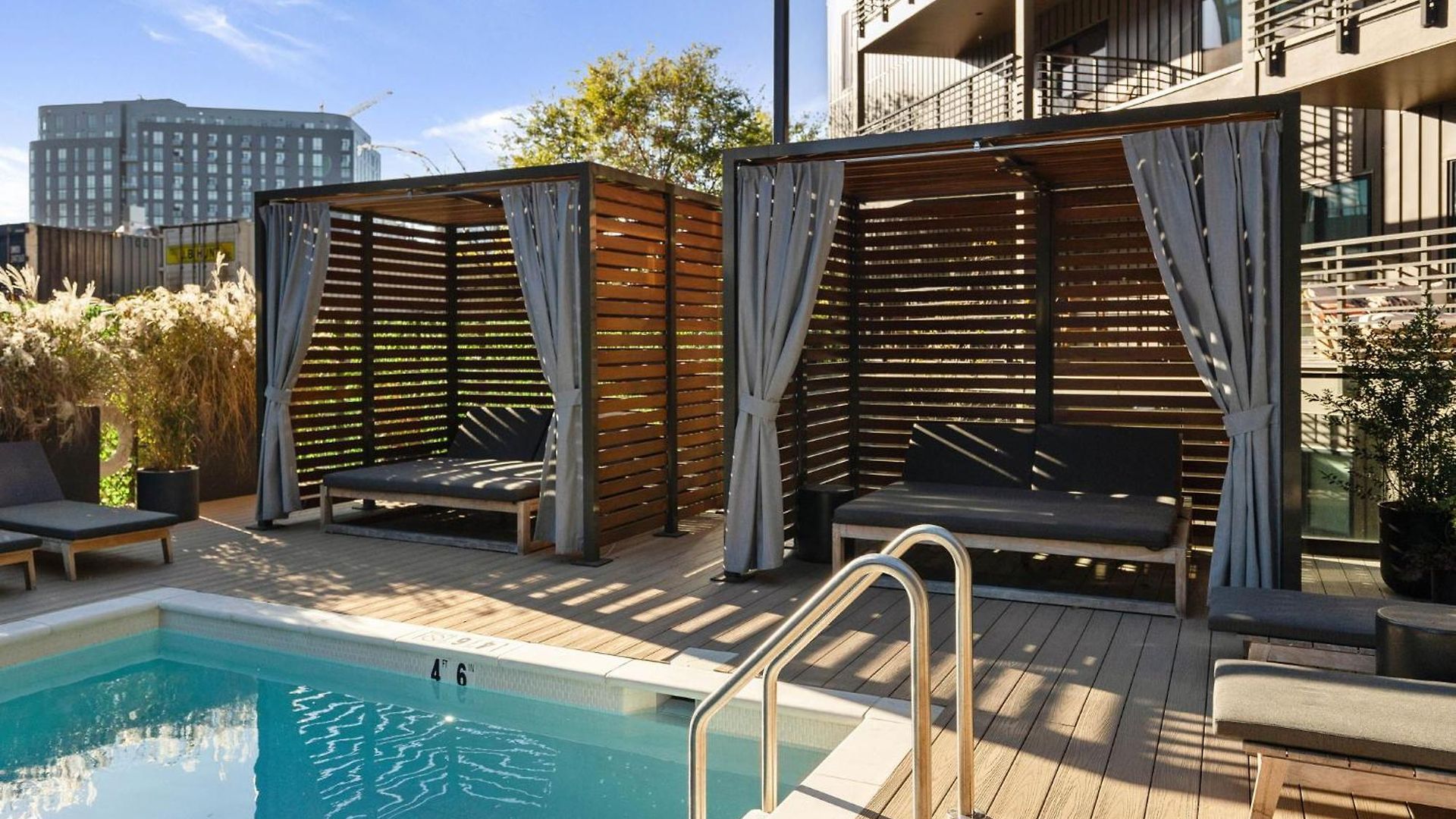 Holiday home Walk To Downtown Nash From The Speakeasy Pool, Gym, Parking And More, Amazing Location *