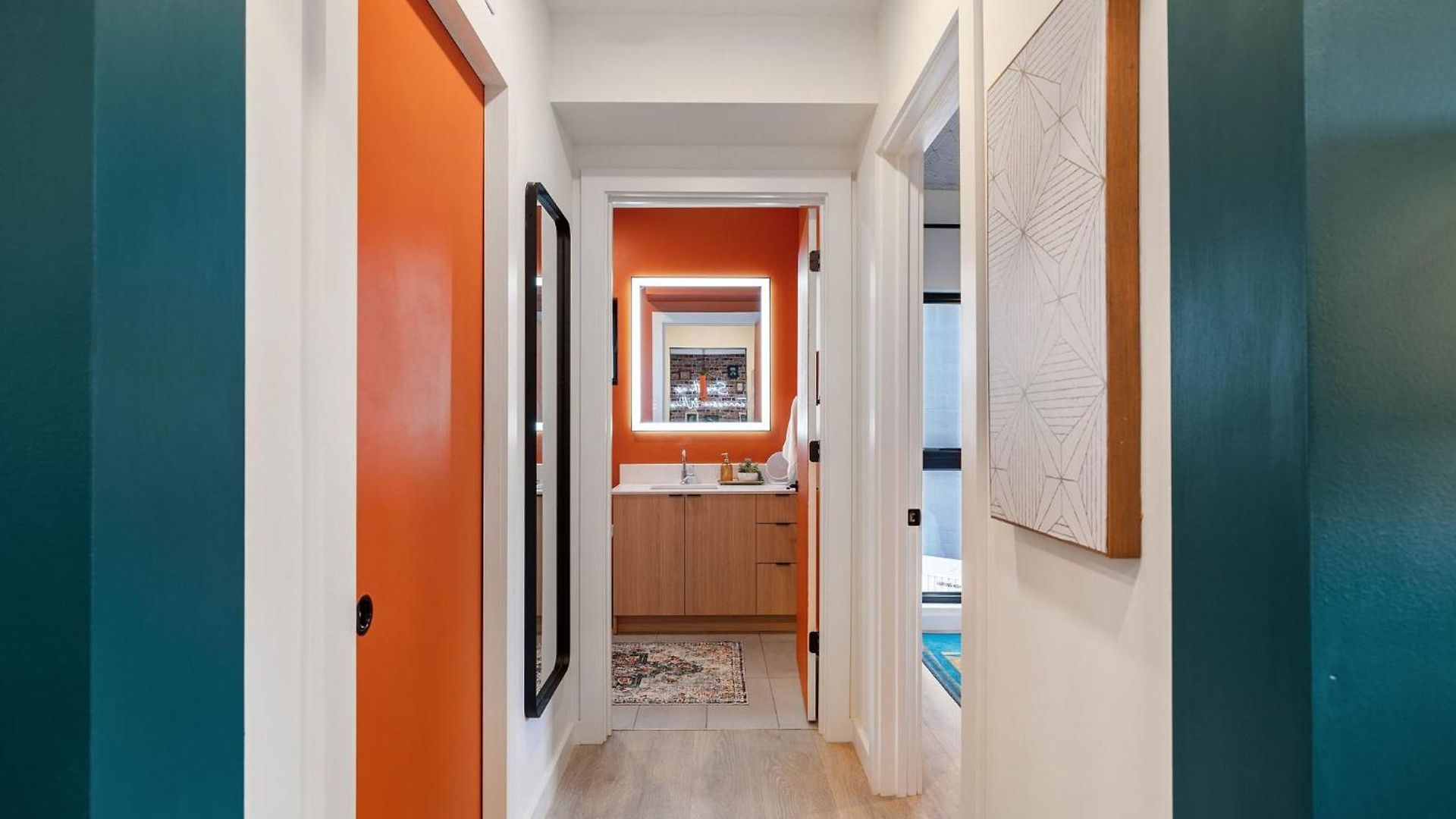 Walk To Downtown Nash From The Speakeasy Pool, Gym, Parking And More, Amazing Location *