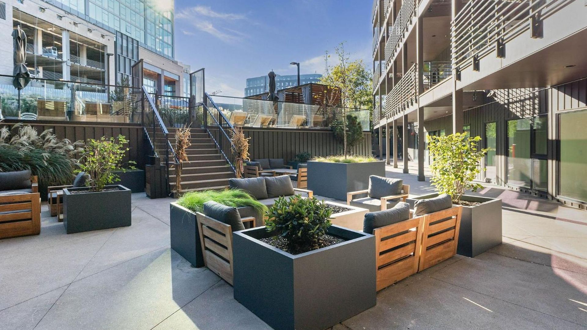 Walk To Downtown Nash From The Speakeasy Pool, Gym, Parking And More, Amazing Location Holiday home Nashville