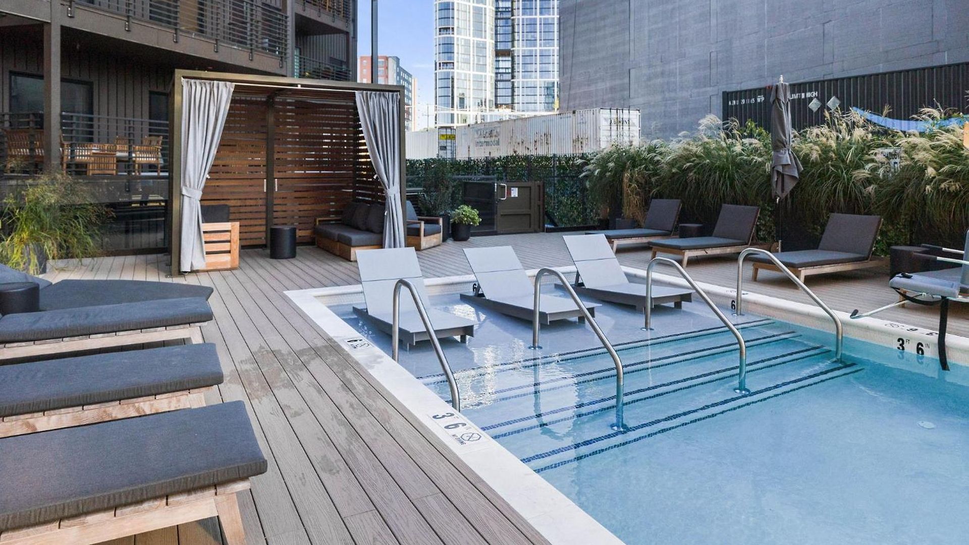 Walk To Downtown Nash From The Speakeasy Pool, Gym, Parking And More, Amazing Location * Nashville