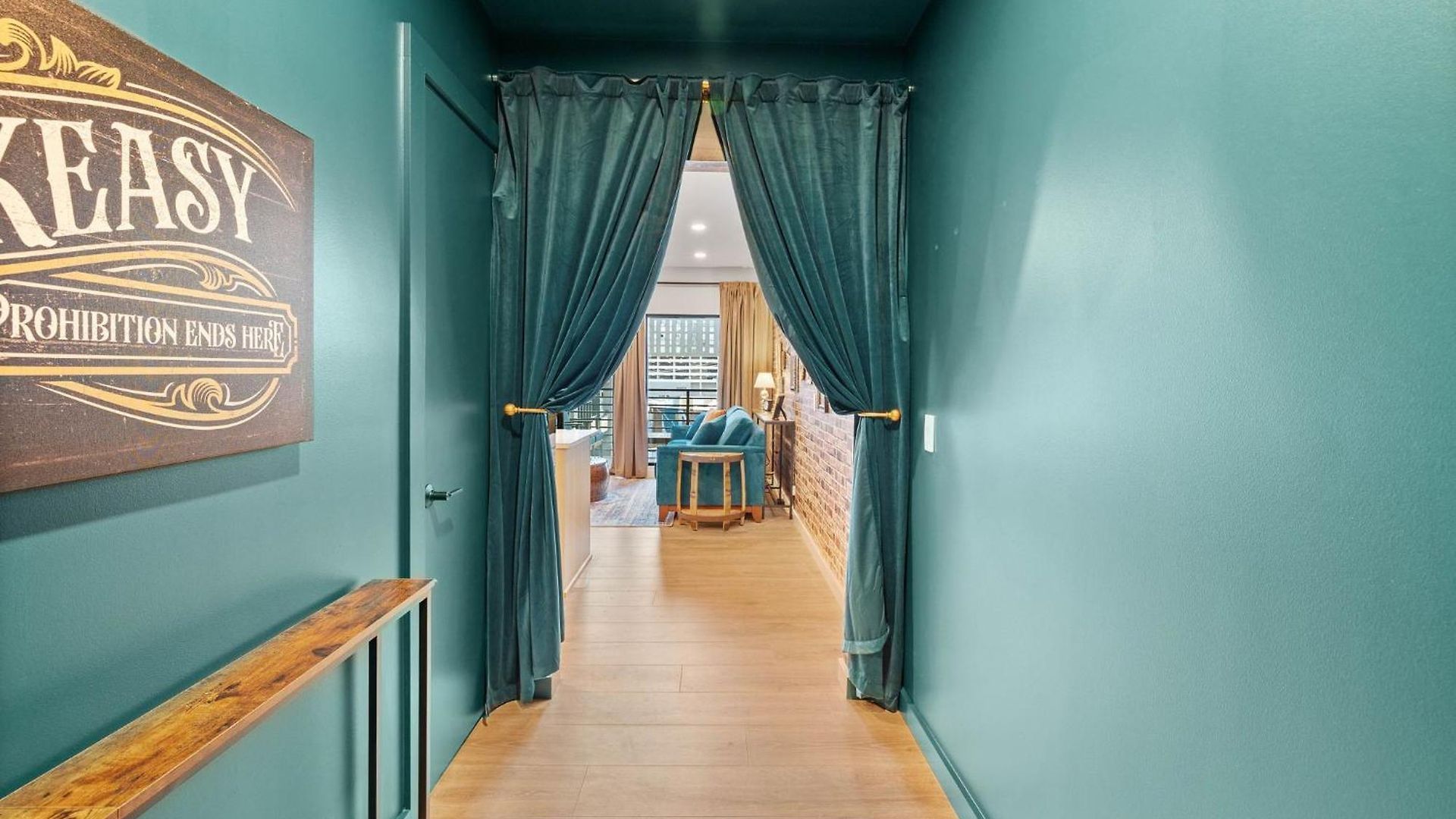 Holiday home Walk To Downtown Nash From The Speakeasy Pool, Gym, Parking And More, Amazing Location *