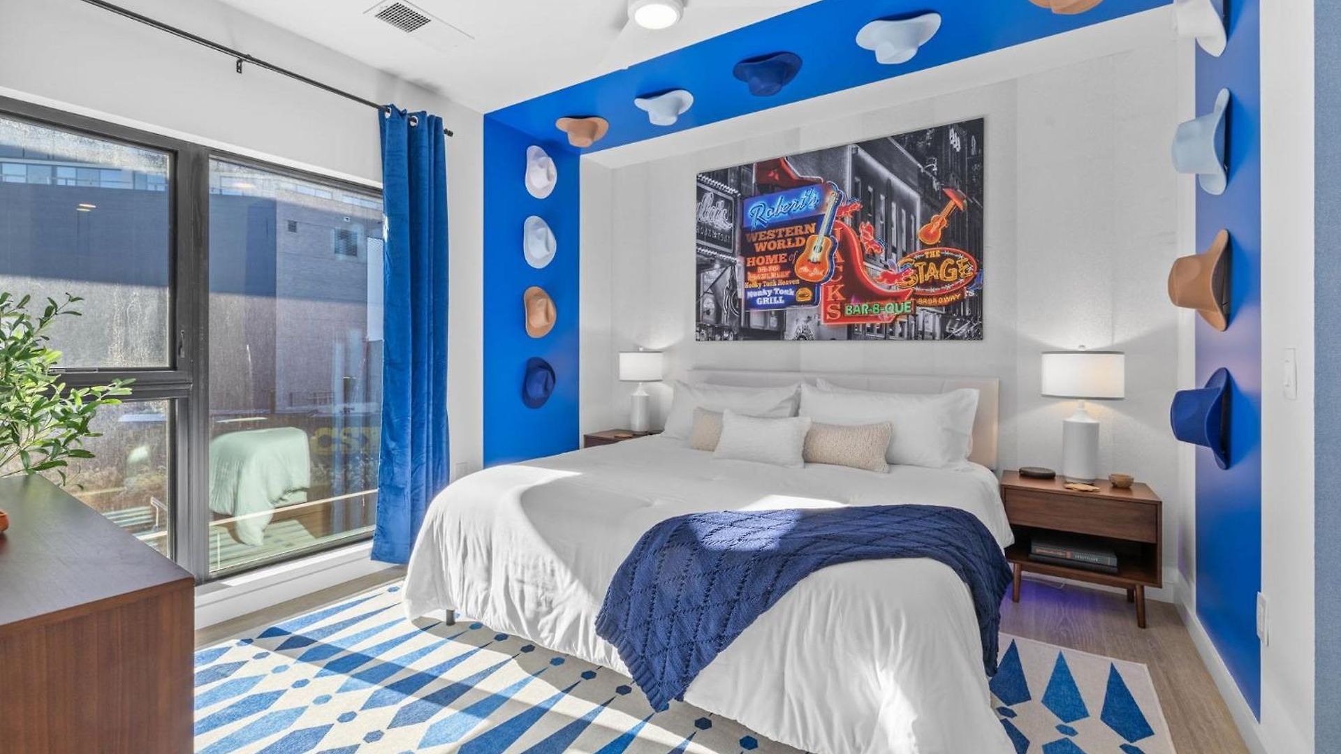 Honky Tonk Hideaway Walk To Broadway W Gym, Pool, Parking