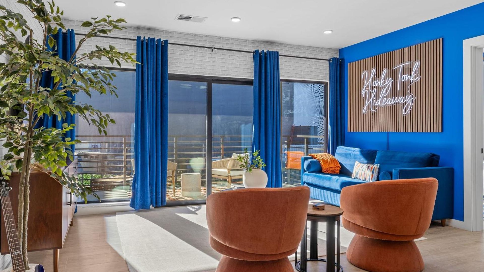 Holiday home Honky Tonk Hideaway Walk To Broadway W Gym, Pool, Parking